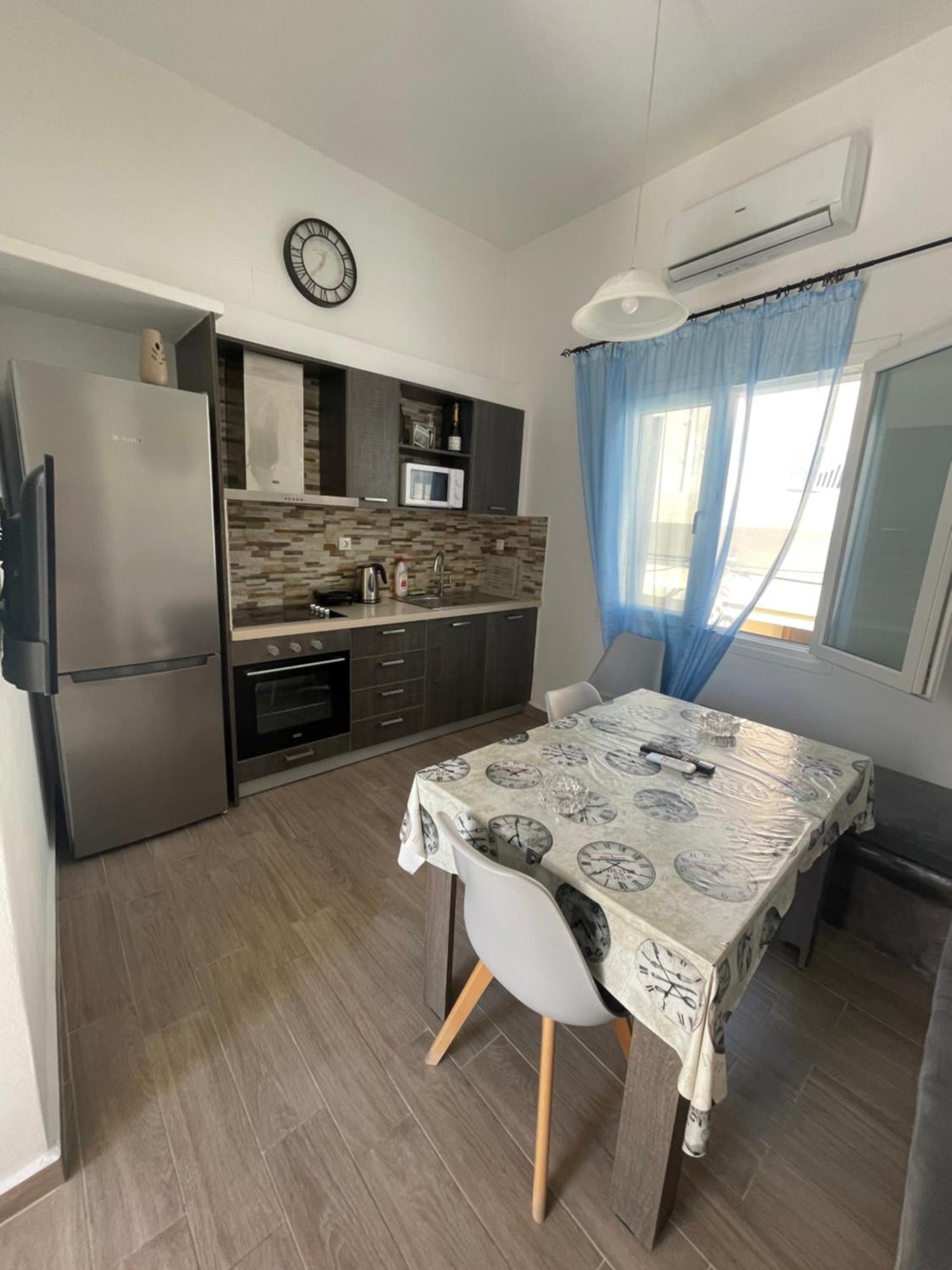 Modern & Comfortable House In The City Center Ermoupoli Exterior foto